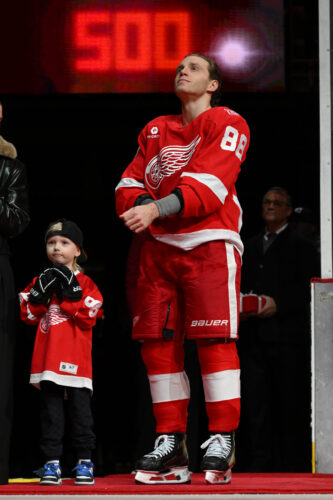 Kane ties Modano as highest-scoring American-born players in NHL history